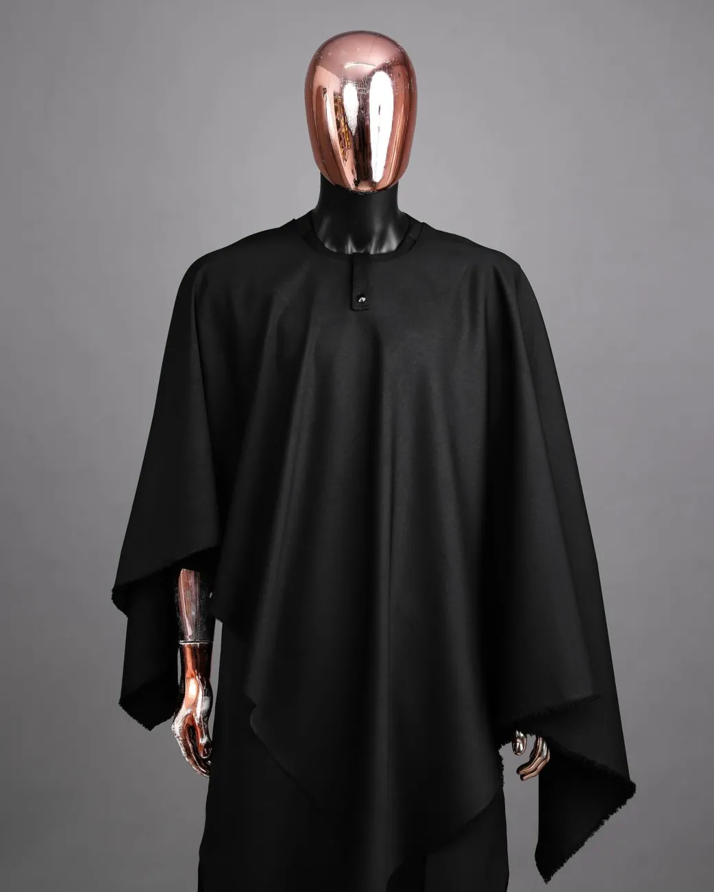 A Black Cross Neck Tragbada