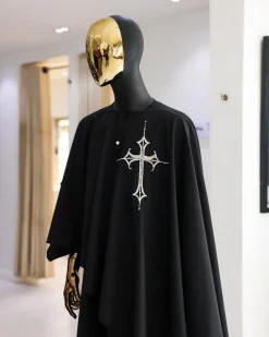 A Black Cross Neck Tragbada 2