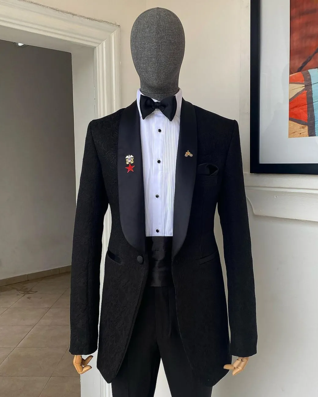 A Black Floral Jacquard Shawl Lapel Tuxedo Suit