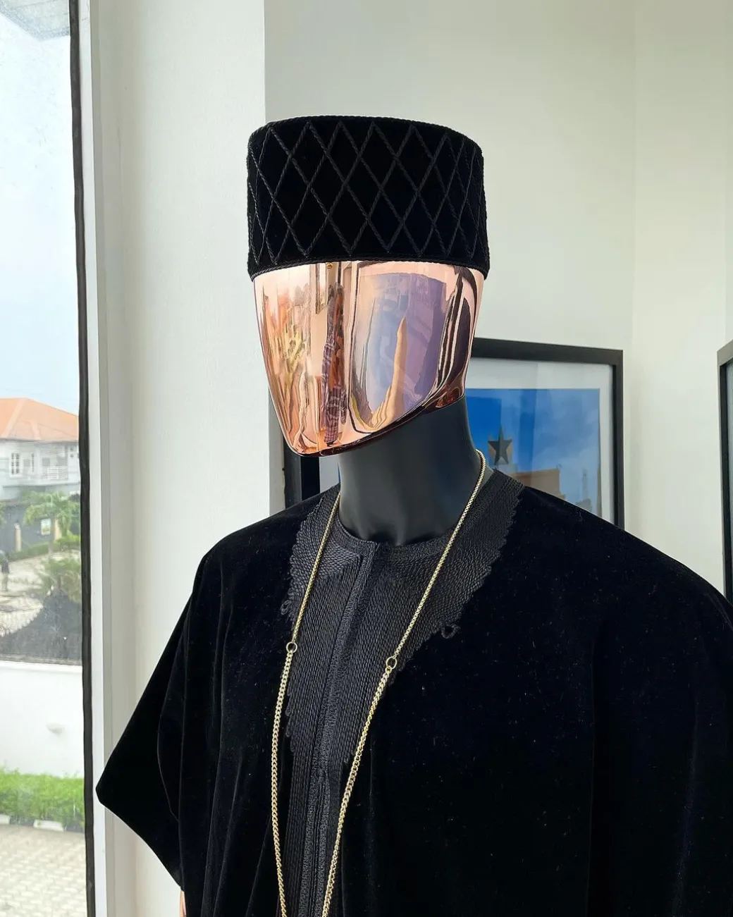 A charcoal black “daftan” from soaked Italian velvet