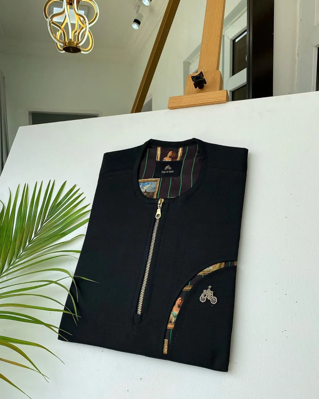A Charcoal Black Gold ZIP opening, a cross-display functional pocket detailing Kaftan