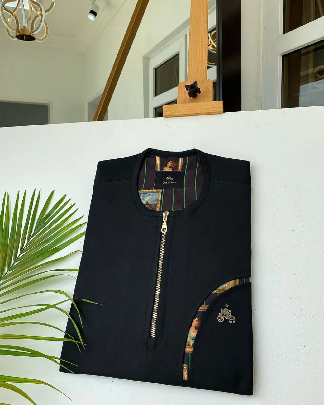 A Charcoal Black Gold ZIP opening, a cross-display functional pocket detailing Kaftan