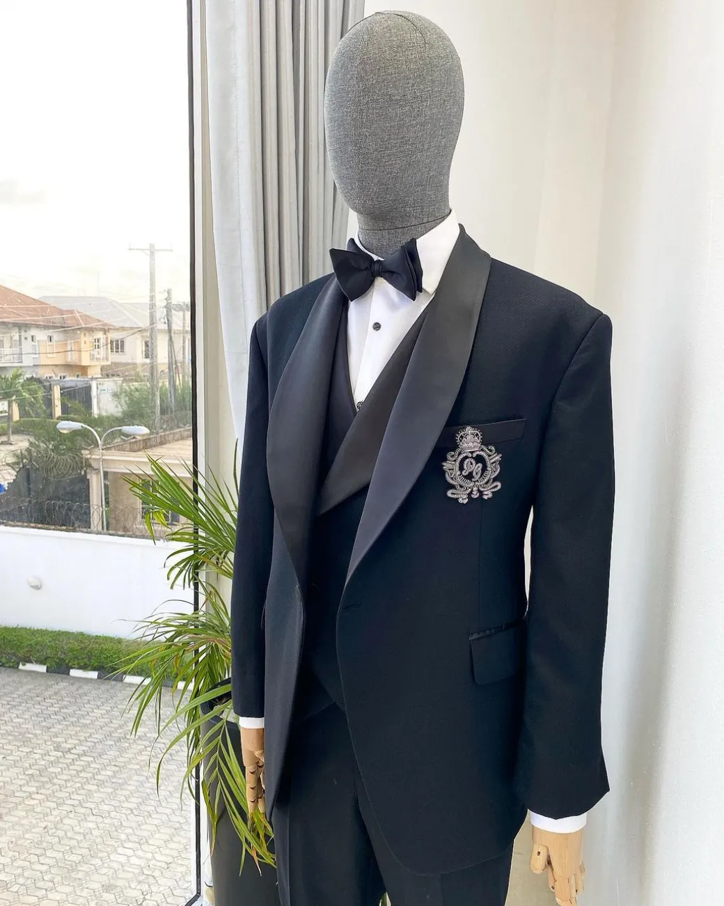 A Charcoal Black Jorgecari Merino Sheep Wool Shawl Lapel Tuxedo Suit