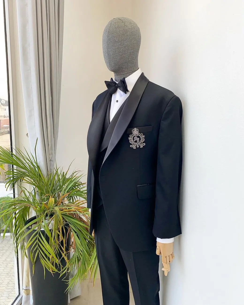 A Charcoal Black Jorgecari Merino Sheep Wool Shawl Lapel Tuxedo Suit