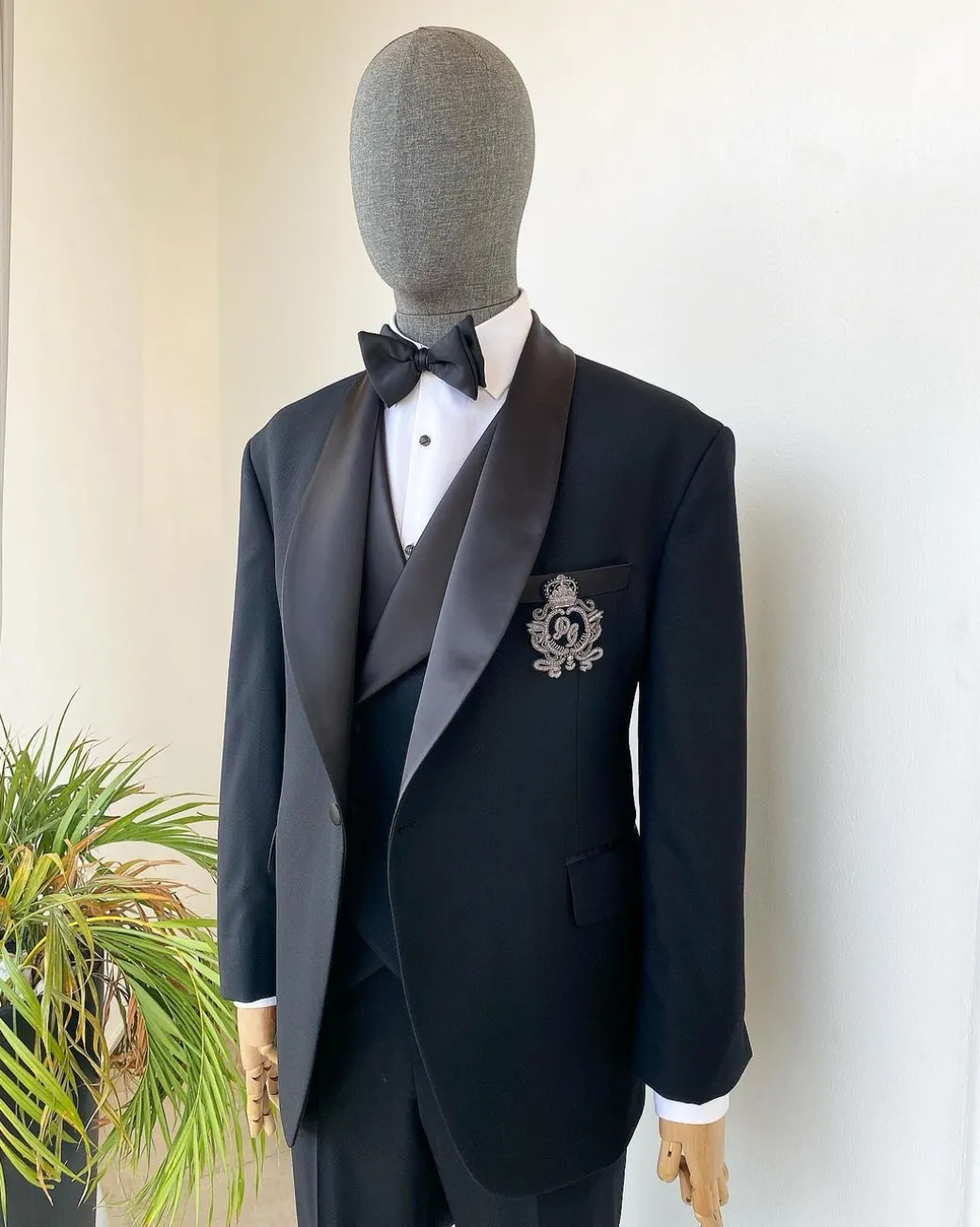 A Charcoal Black Jorgecari Merino Sheep Wool Shawl Lapel Tuxedo Suit