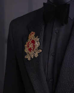 A charcoal black mushroom pattern jacquard, metallic wire patch, notch lapel suit