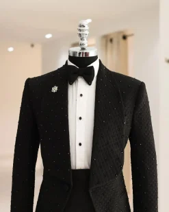 A Charcoal Black Square-Patterned Jacquard Shawl Lapel Tuxedo Suit