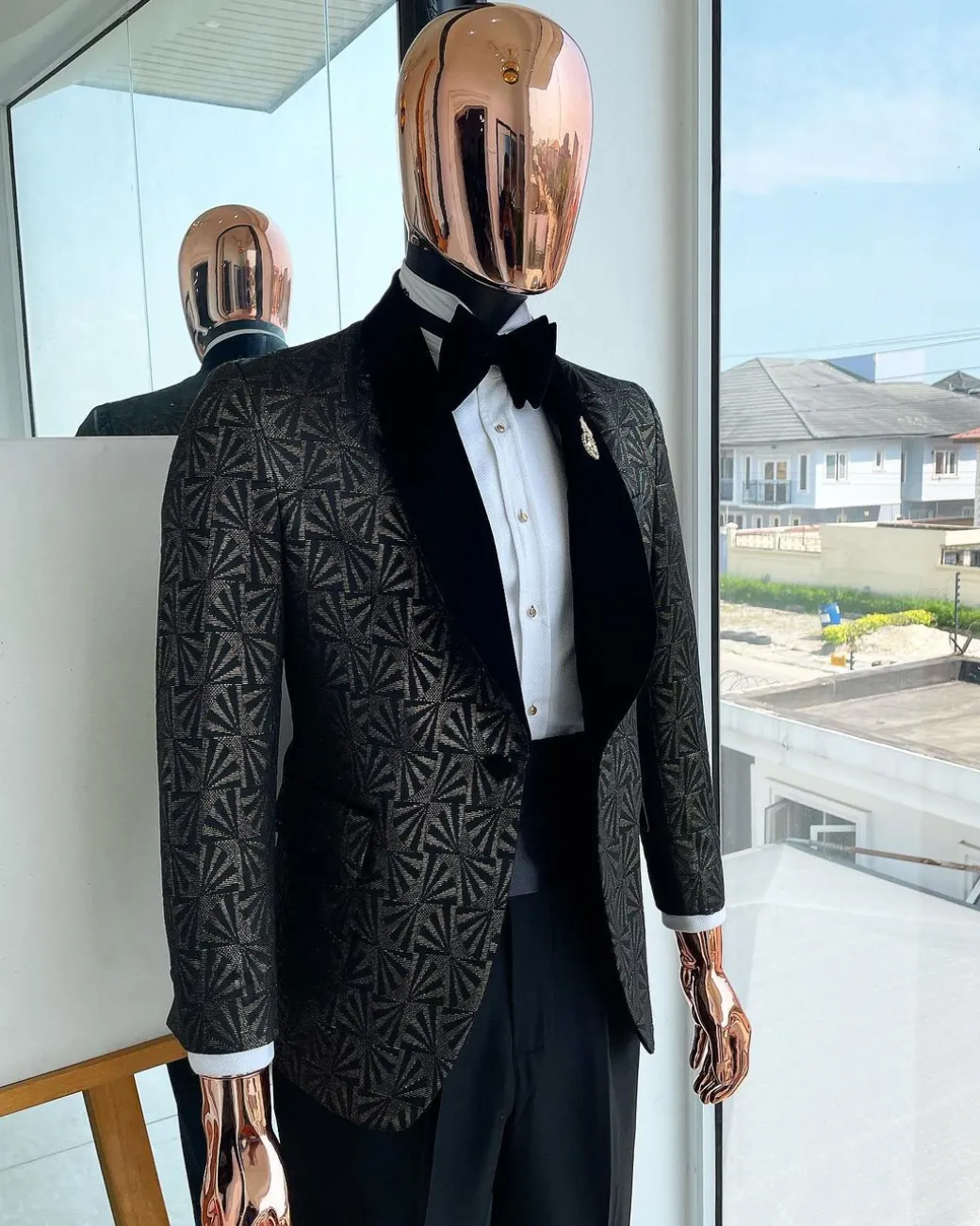 A “Classic” shawl lapel Metallic coarse and geometric pattern jacquard tuxedo suit