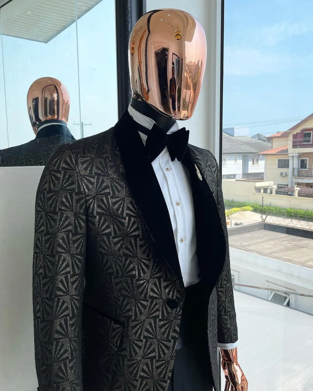 A “Classic” shawl lapel Metallic coarse and geometric pattern jacquard tuxedo suit