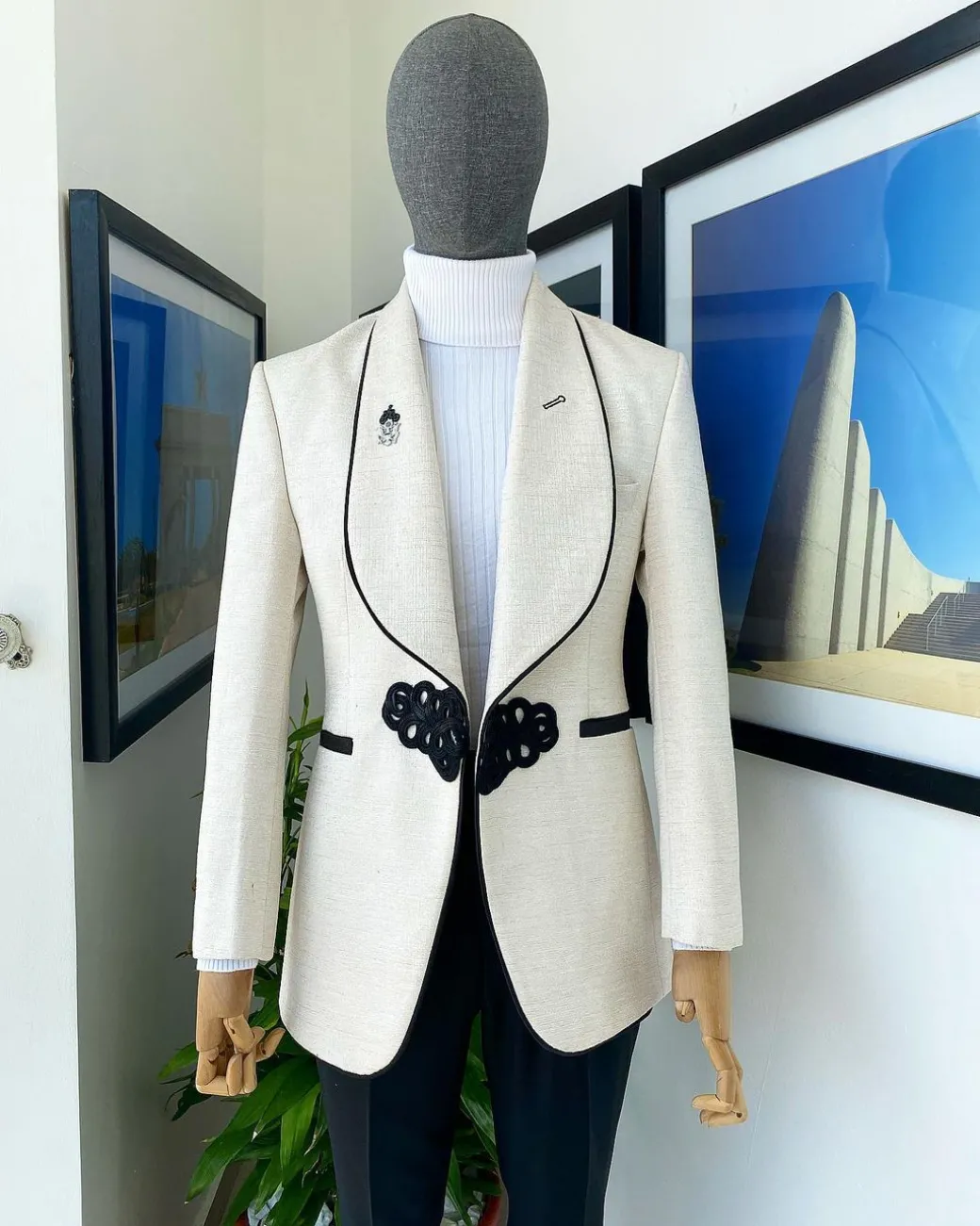 A Gold and ivory “Mandarin” invisible Pattern Ivory white shawl lapel jacquard Suit