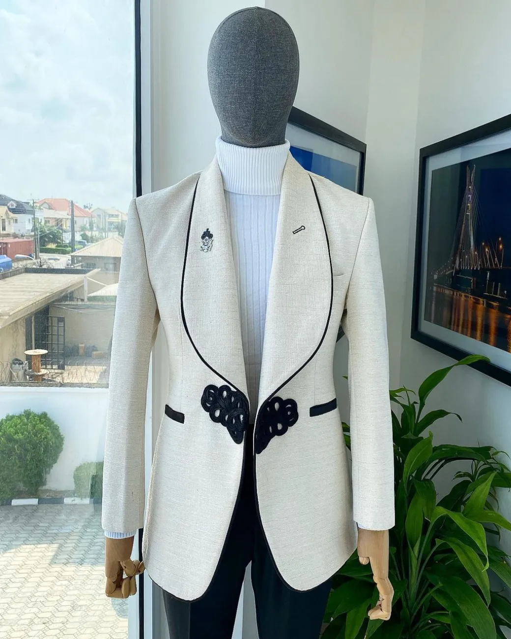 A Gold and ivory “Mandarin” invisible Pattern Ivory white shawl lapel jacquard Suit