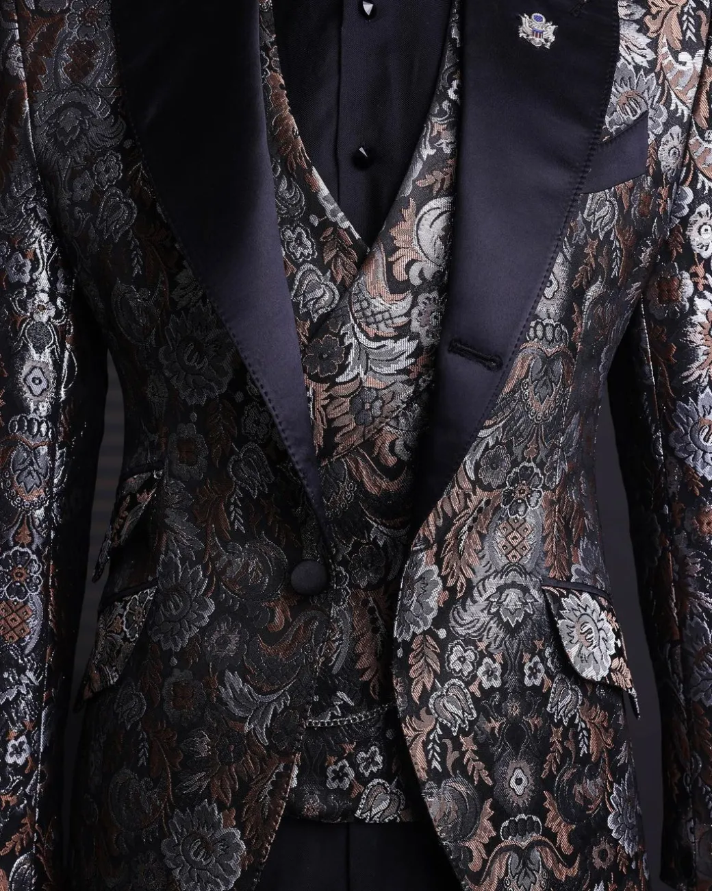 A knitted, brown, silver and black floral jacquard peak lapel suit