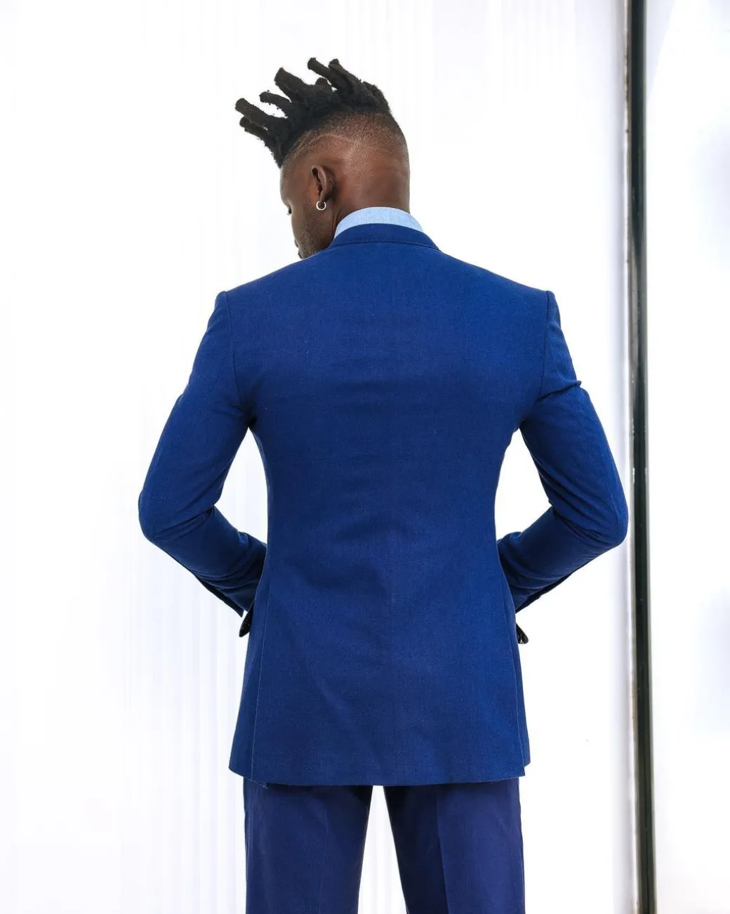 A knitted, Navy blue linen, notch lapel business suit