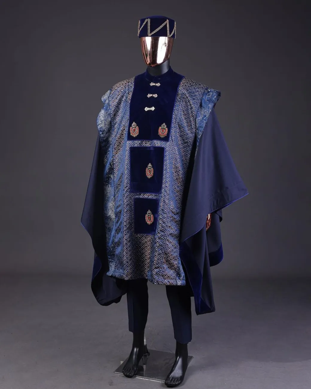 A “krosscut” layered, minted Gold, Skye, navy and admiral blue mix metallic jacquard front cut agbada.