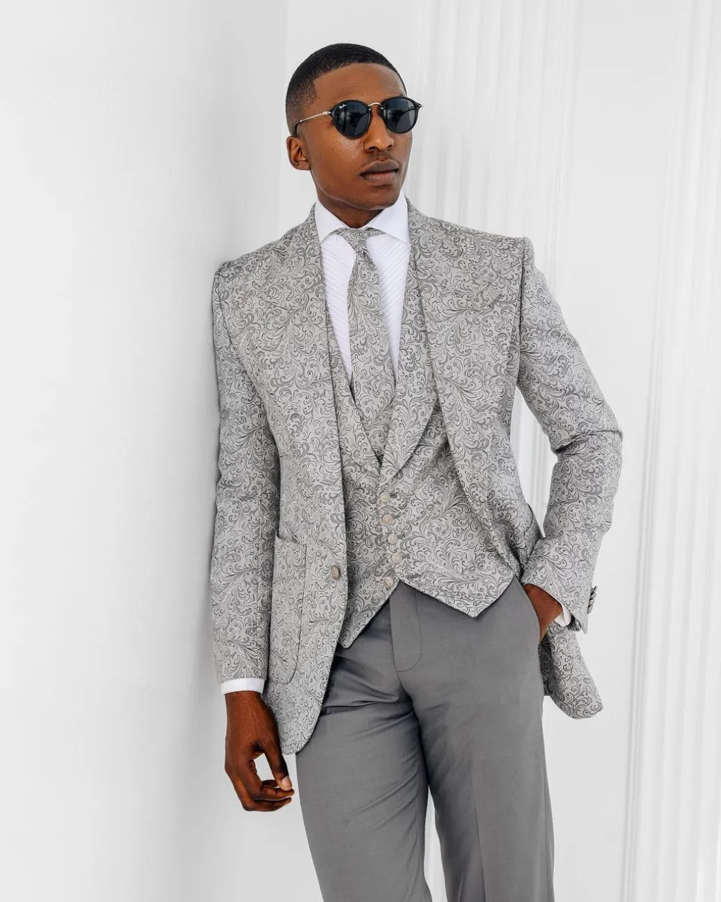 A Light grey & black floral jacquard peak lapel suit.