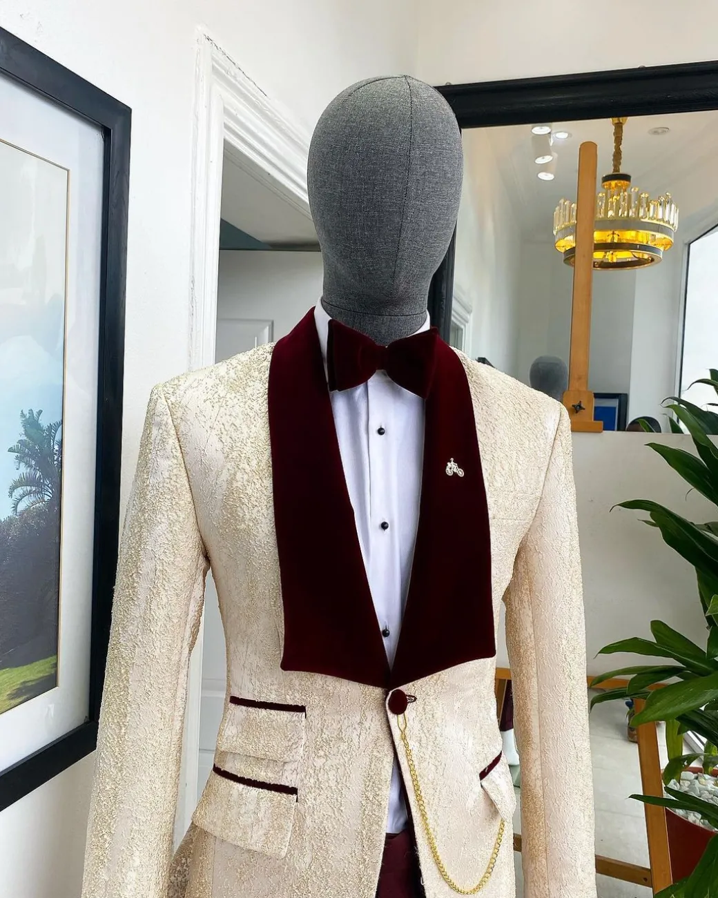 A “Mandarin” dispersed gold ruffle pattern burgundy shawl lapel jacquard suit