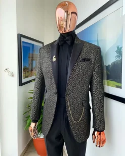 A metallic coarse and geometric pattern jacquard peak lapel dinner suit