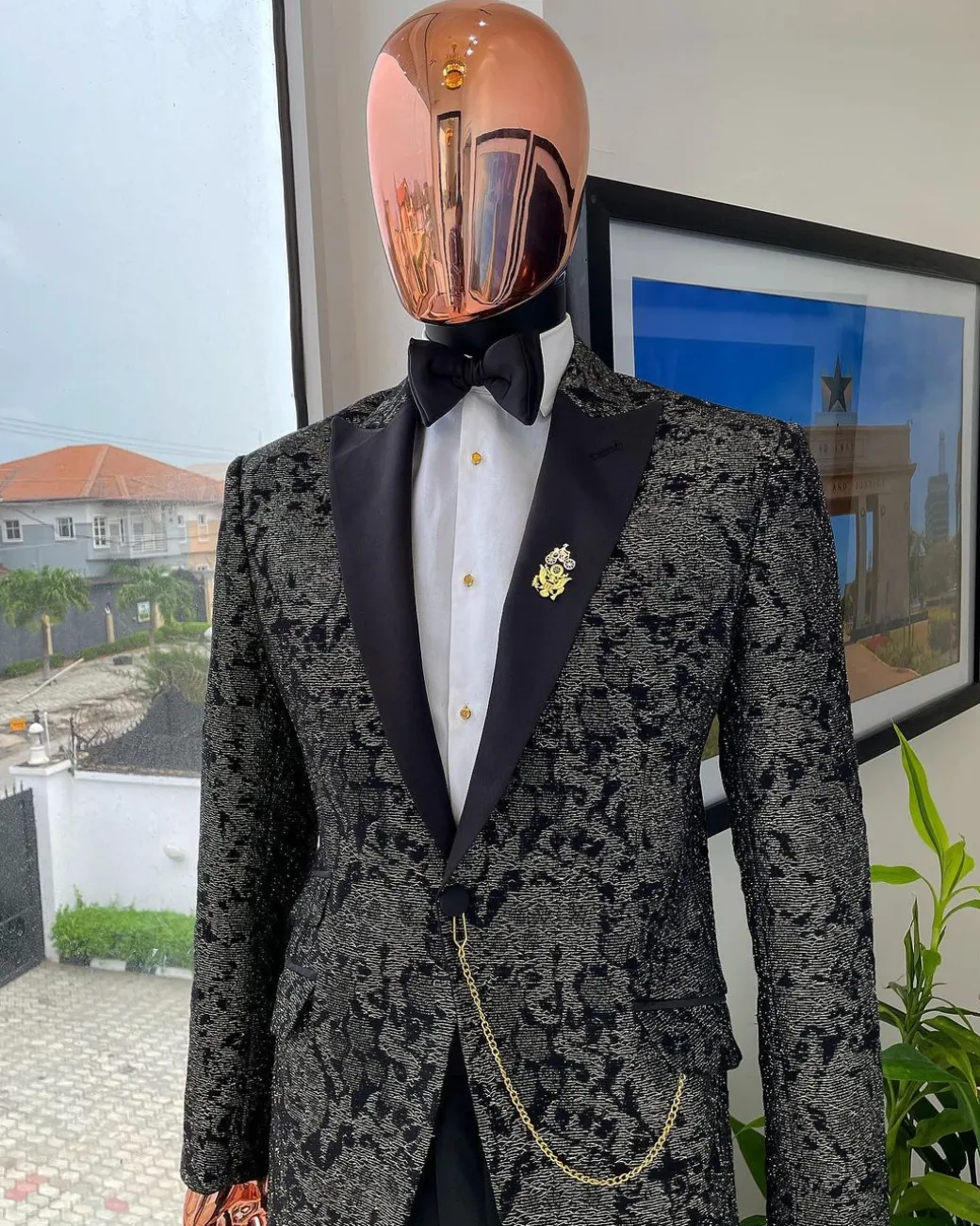A Metallic coarse pattern jacquard peak lapel tuxedo Suit