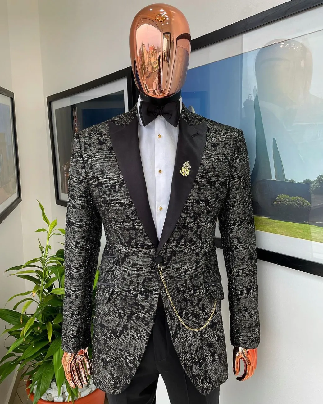 A Metallic coarse pattern jacquard peak lapel tuxedo Suit