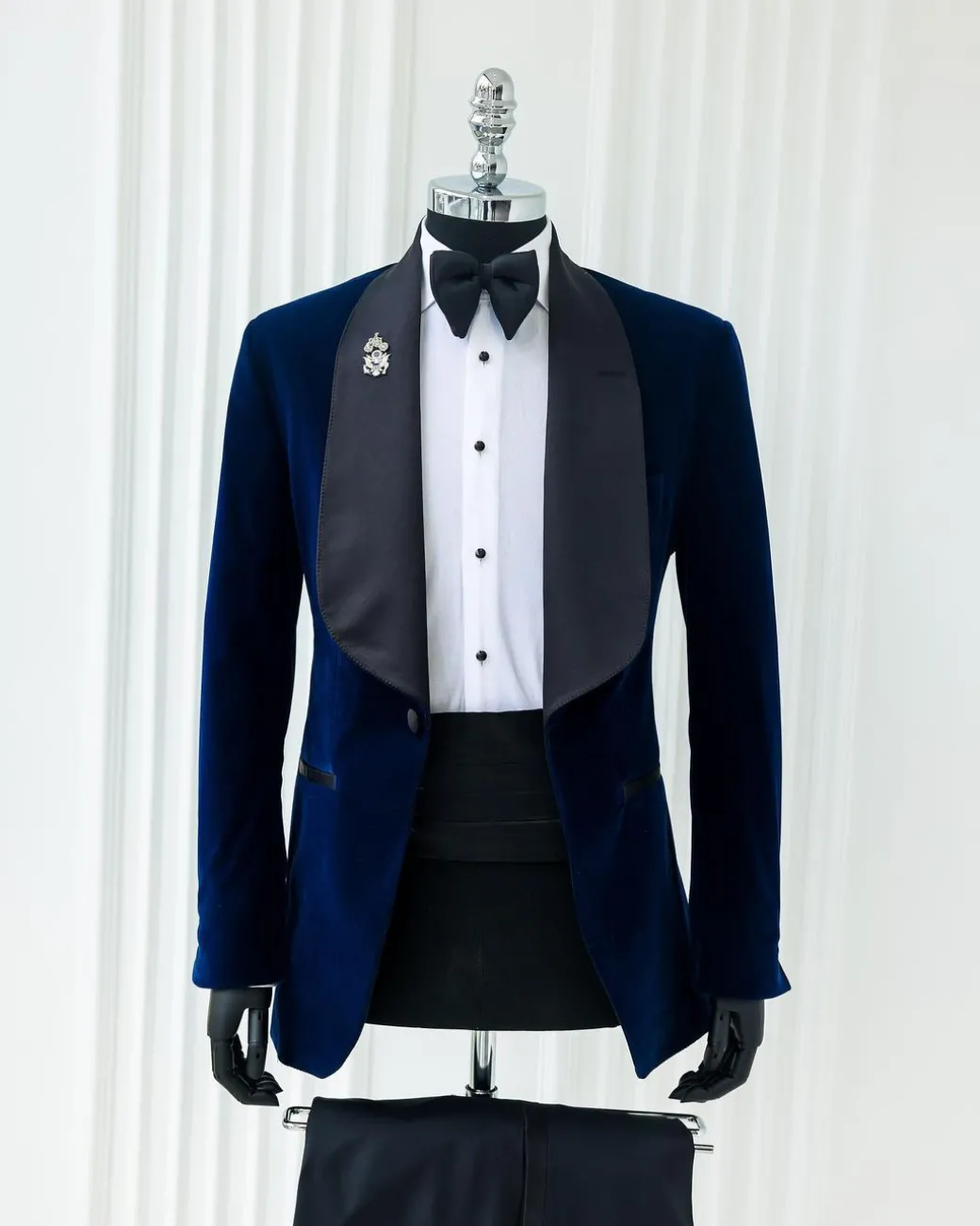 A Midnight Blue, Knitted, Shawl Lapel Tuxedo Suit