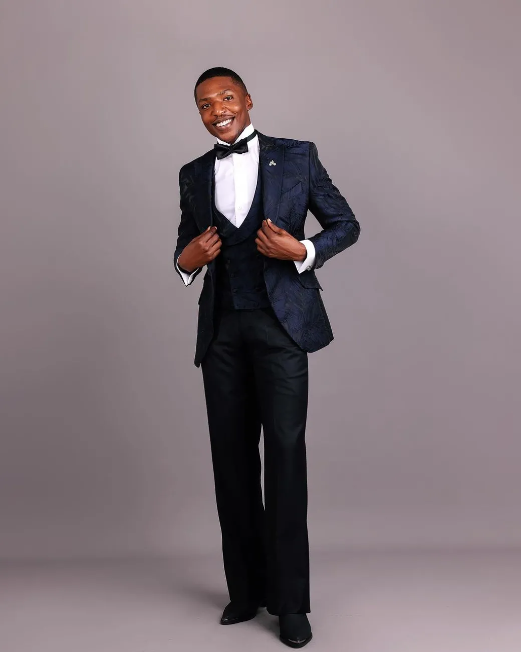 A Midnight Blue, Root and Splashed Plant Print Jacquard Peak Lapel Suit