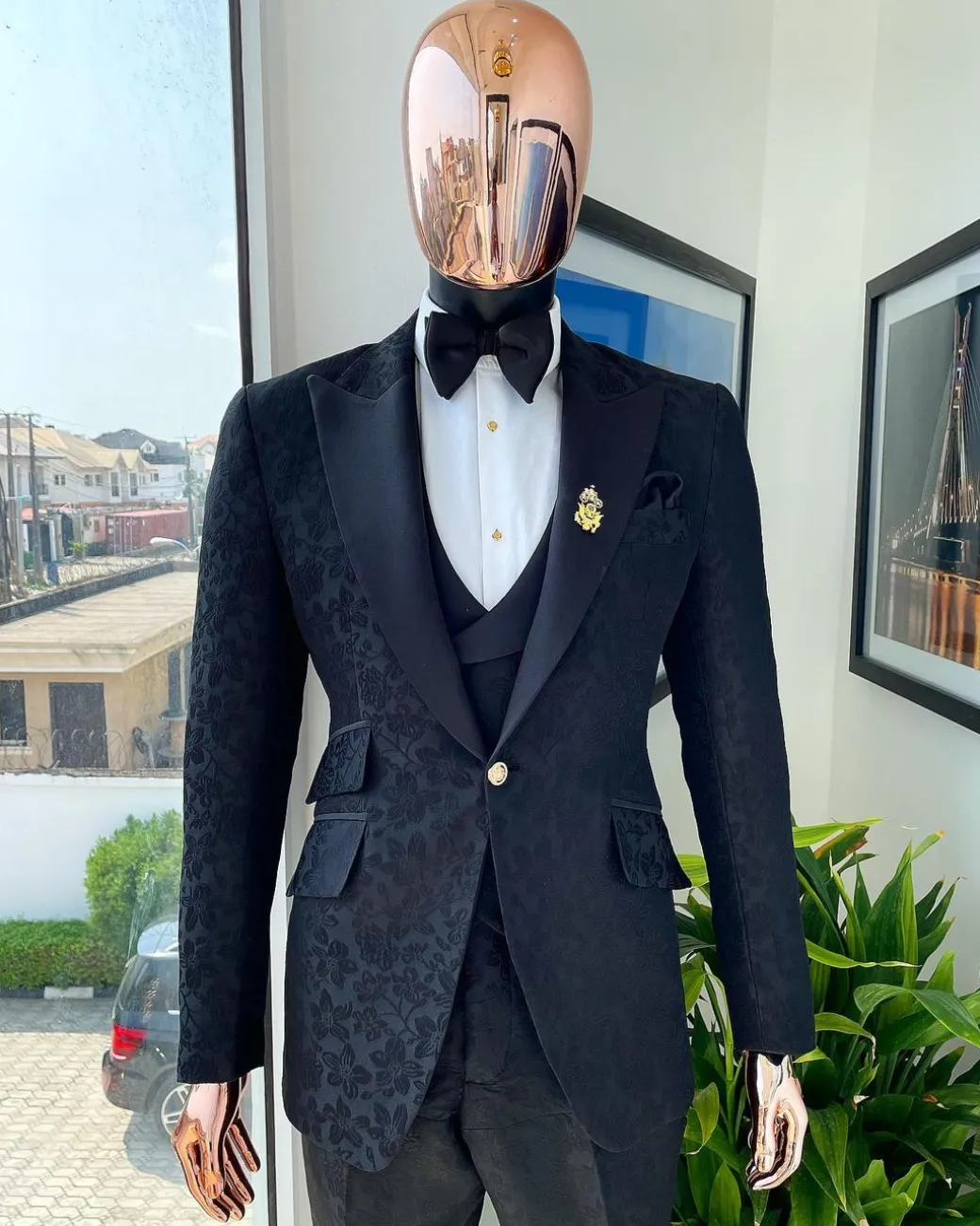 A monochrome “Mandarin” dispersed floral charcoal all black peak lapel tuxedo jacquard suit