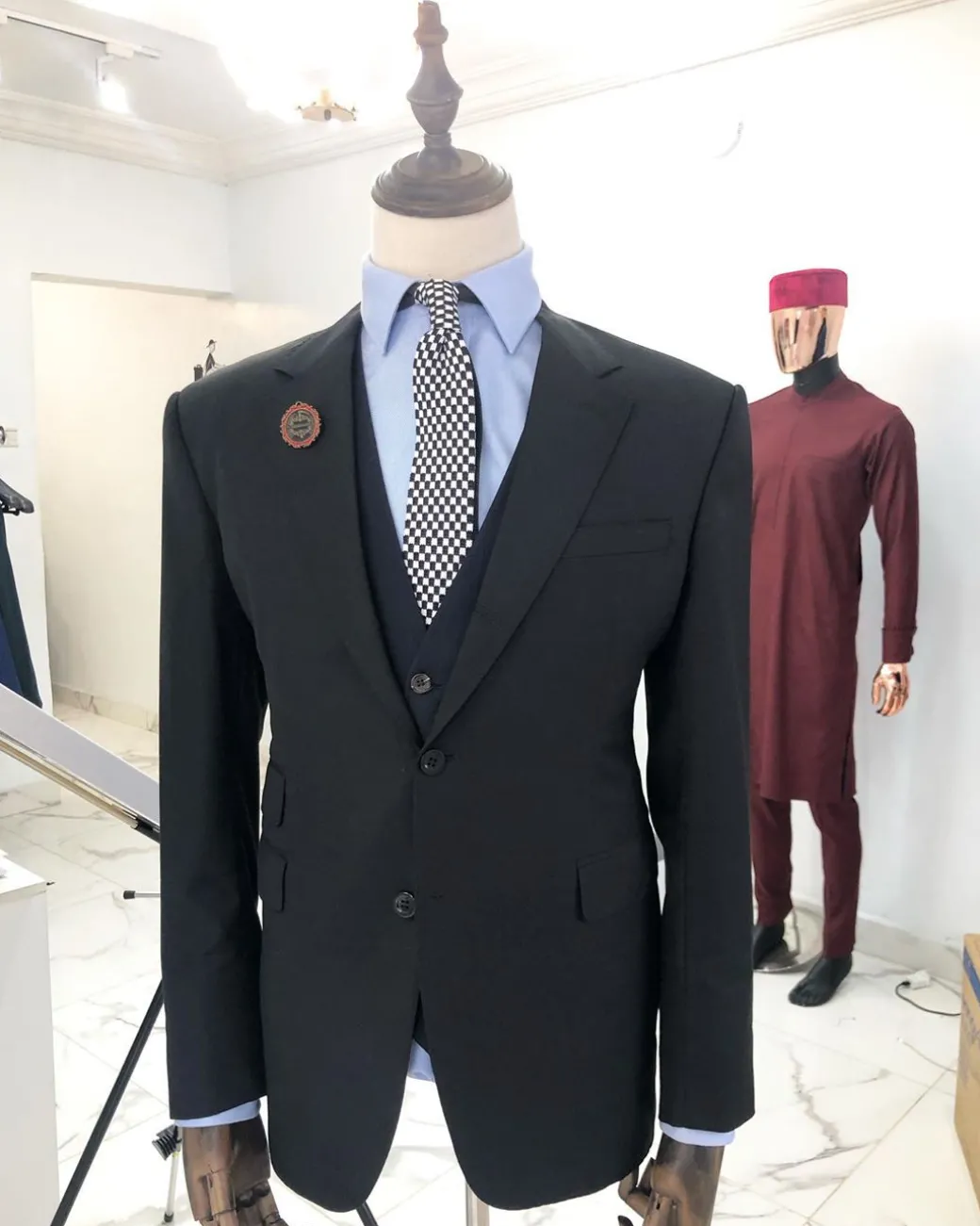 A Navy Blue Cashmere men’s shawl-lapel Evening Tuxedo suit