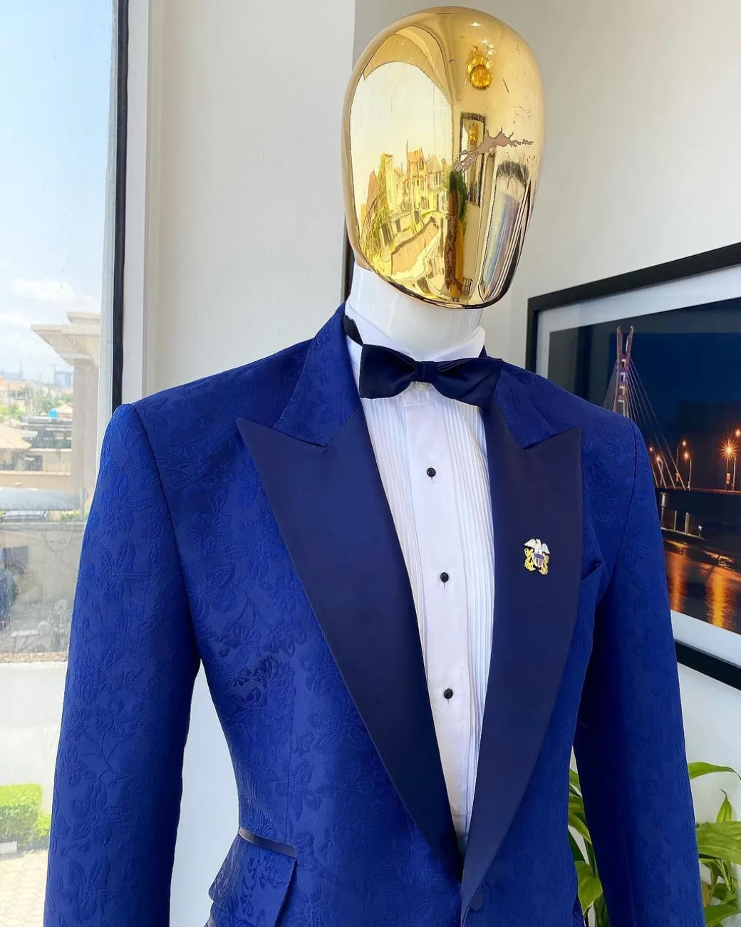 A Navy Blue Floral Peak Lapel, One Button Jacquard Tuxedo Suit