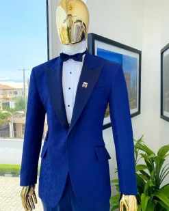 A Navy Blue Floral Peak Lapel, One Button Jacquard Tuxedo Suit