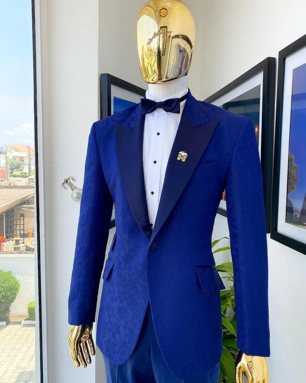 A Navy Blue Floral Peak Lapel, One Button Jacquard Tuxedo Suit