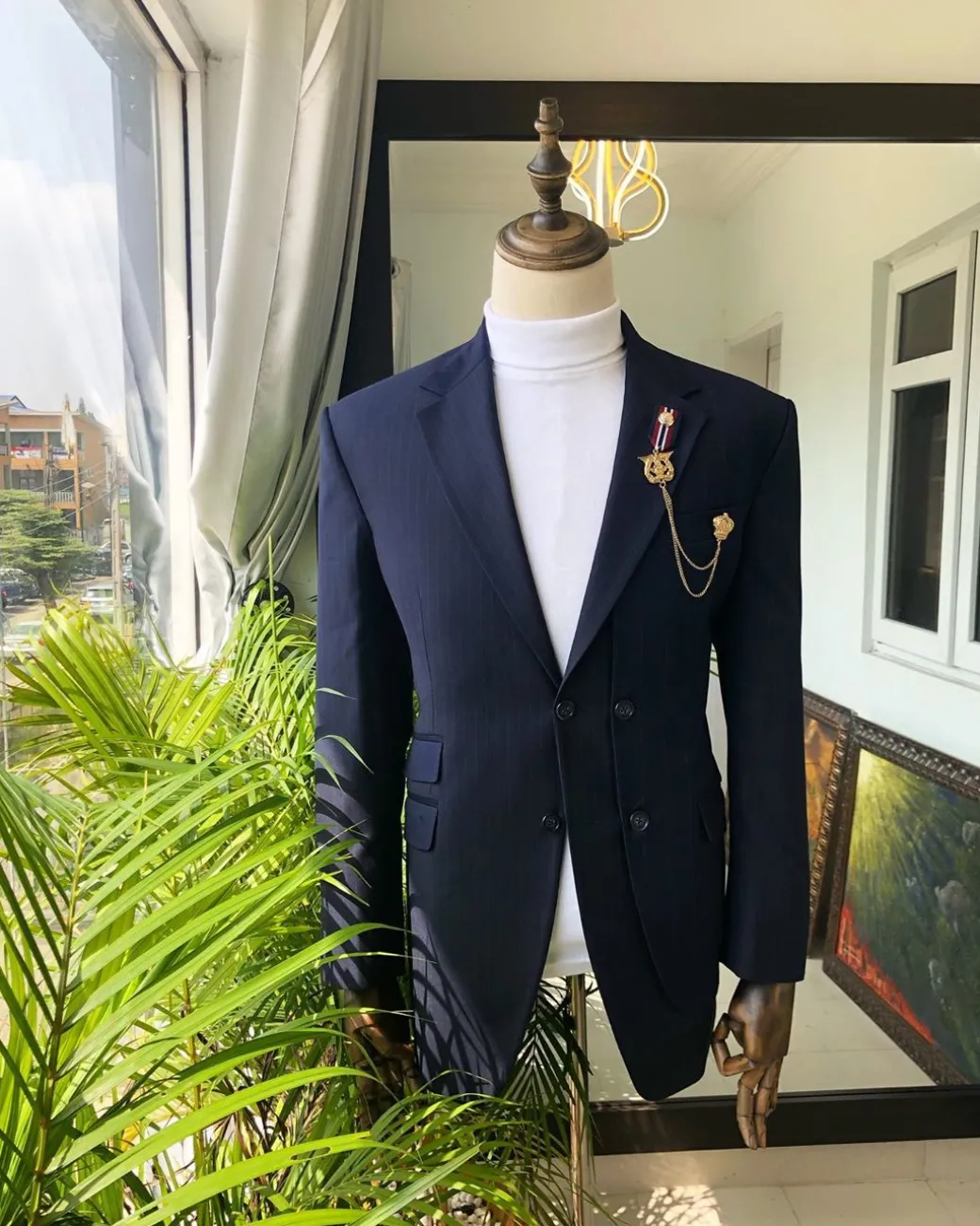 A Navy blue Reloaded “Catch Me If You Can” Business Suit