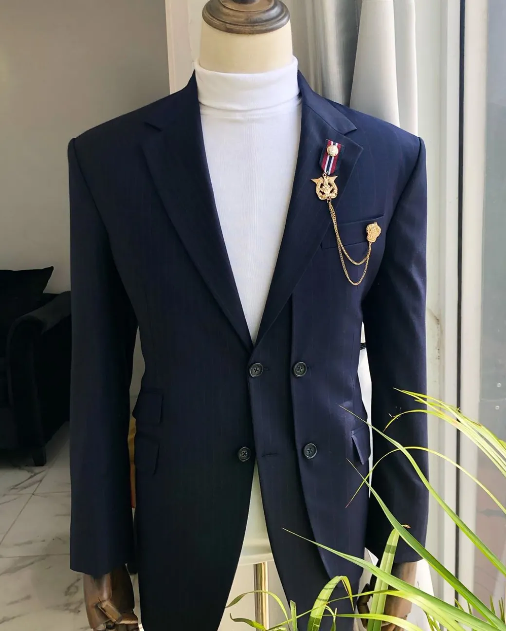 A Navy blue Reloaded “Catch Me If You Can” Business Suit