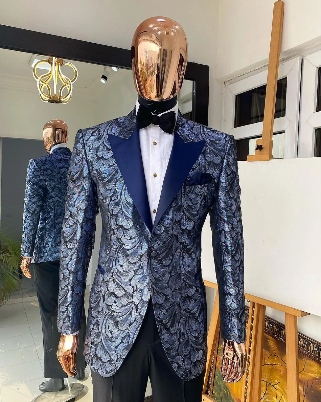 A Navy blue shawl lapel floral pattern jacquard blazer suit