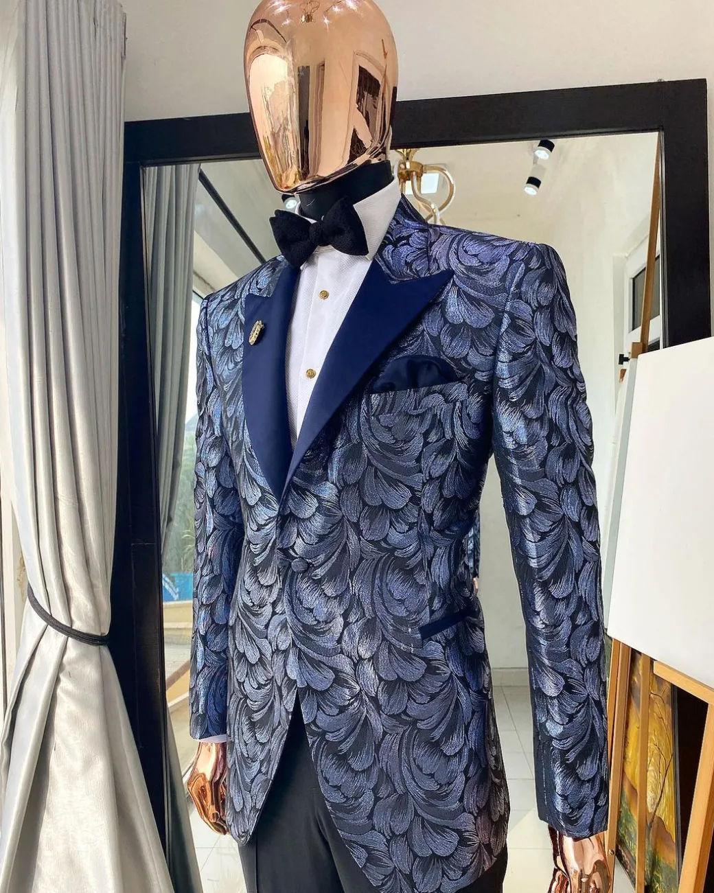 A Navy blue shawl lapel floral pattern jacquard blazer suit