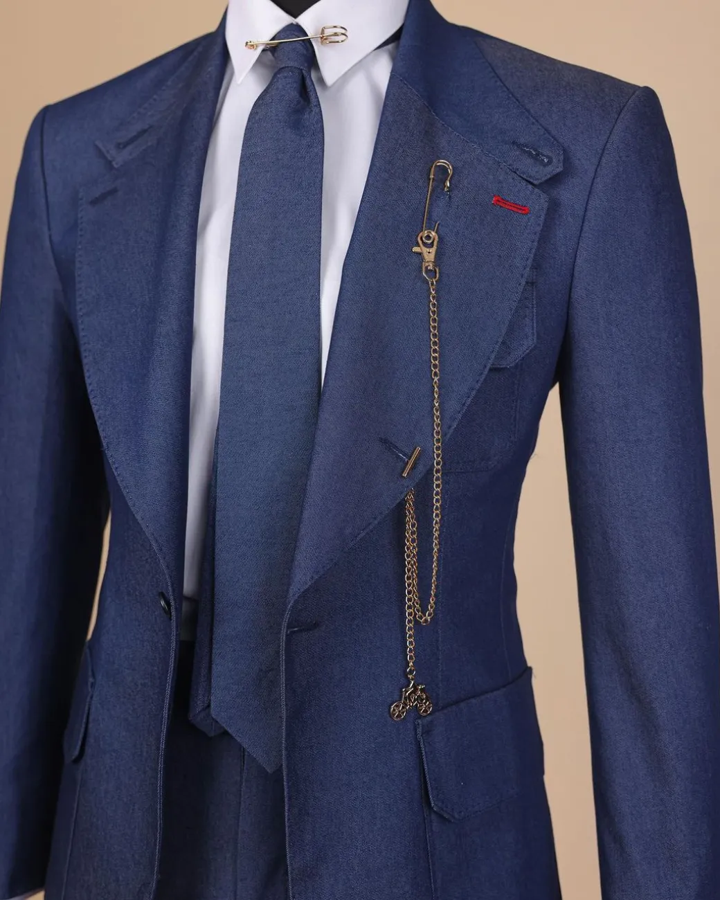 A “peaky blinders” denim knitted notch lapel suit