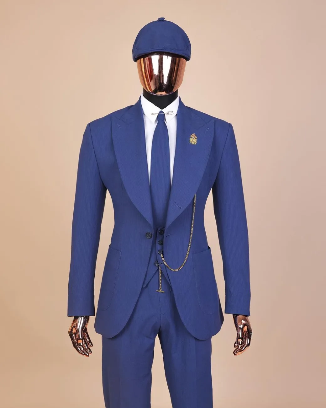 A “peaky blinders” navy blue seersucker fabric knitted peak lapel suit