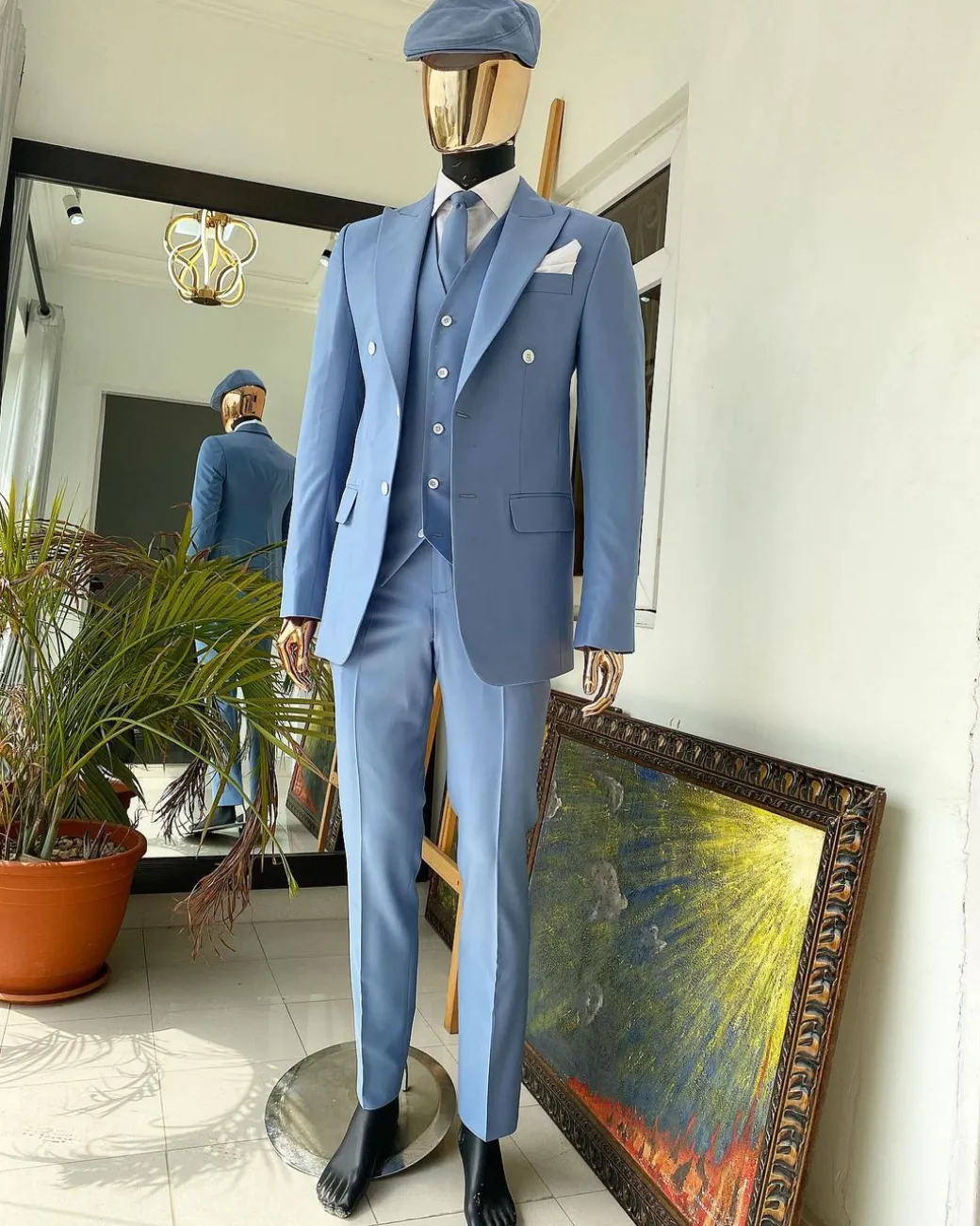 A powdered blue ”peaky blinders” peak lapel business suit