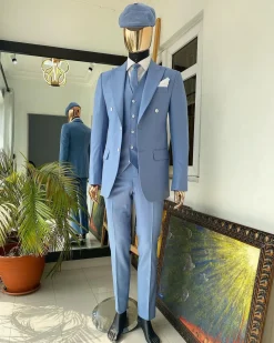 A powdered blue ”peaky blinders” peak lapel business suit