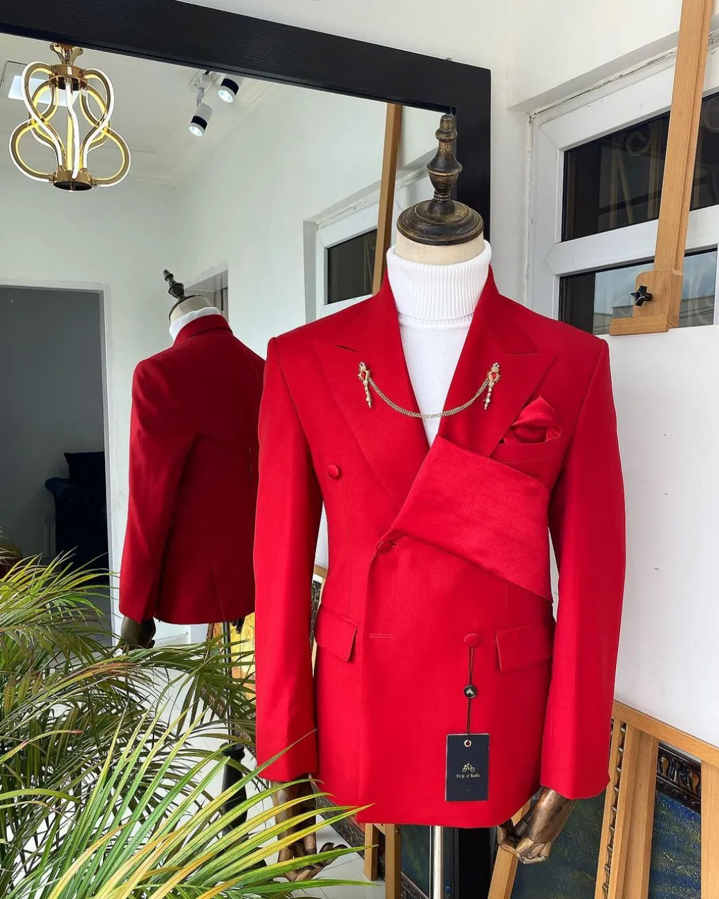 A Reloaded Red “Oranmiyan”Peak Lapel Tuxedo Suit