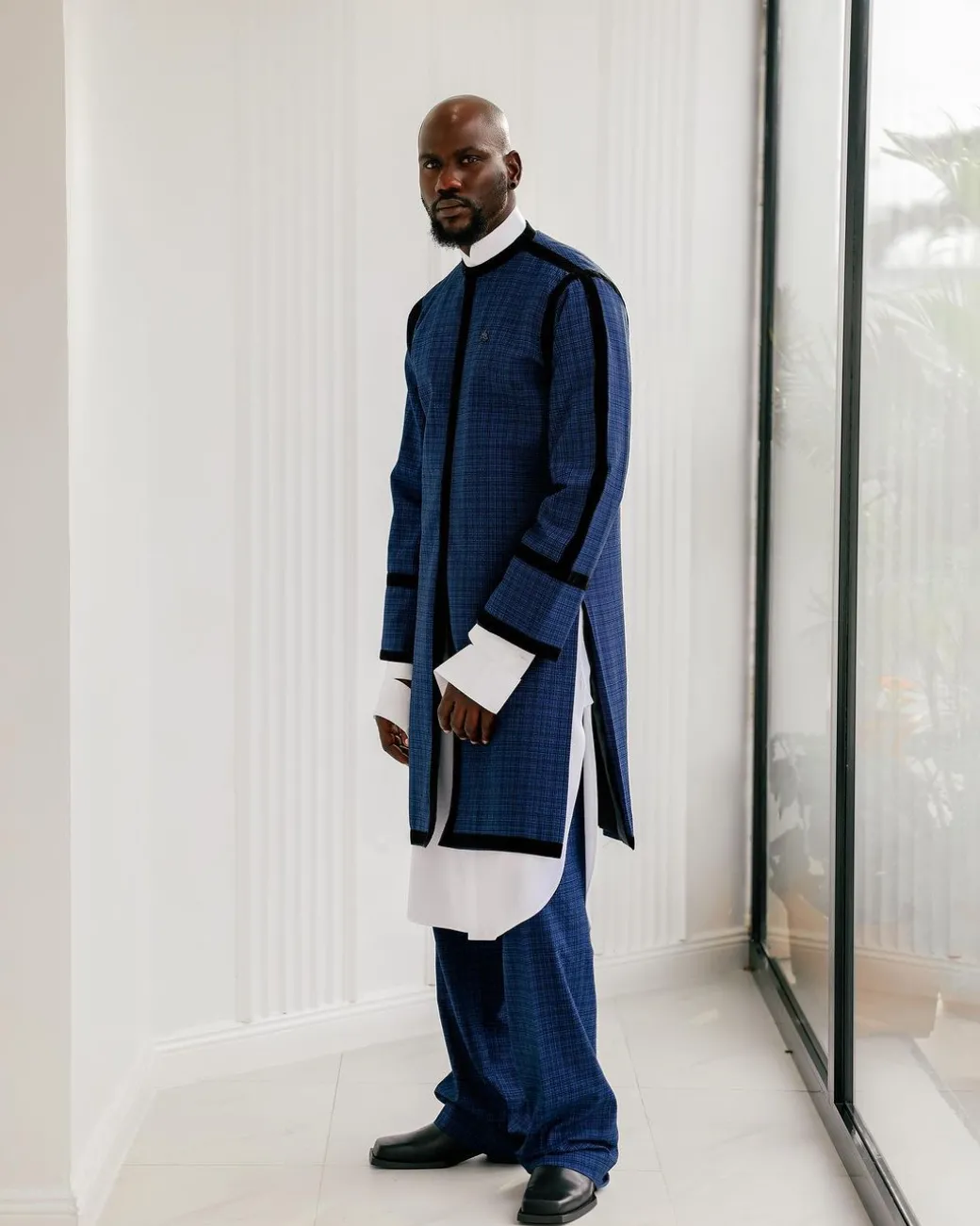A Tattersall Check, Blue & Black “Manthis” With Black Velvet Taping Kimono