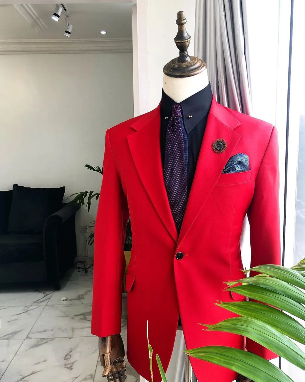 A Tomato Red Notch Lapel Business Suit