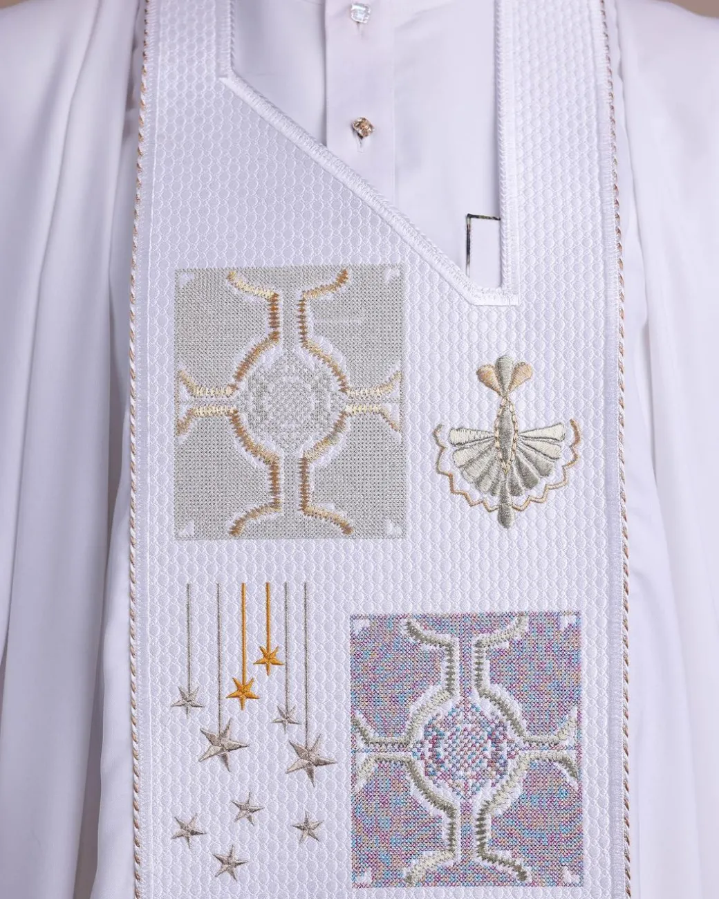 A white, dripping stars and interconnected maze embroidery details agbada