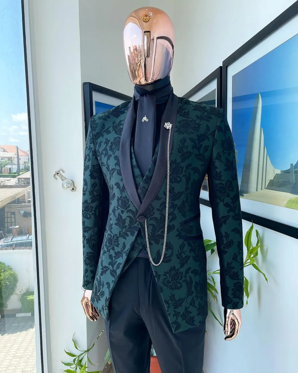 A Green Floral Jjacquard “LT” Front Cut Tuxedo Suit