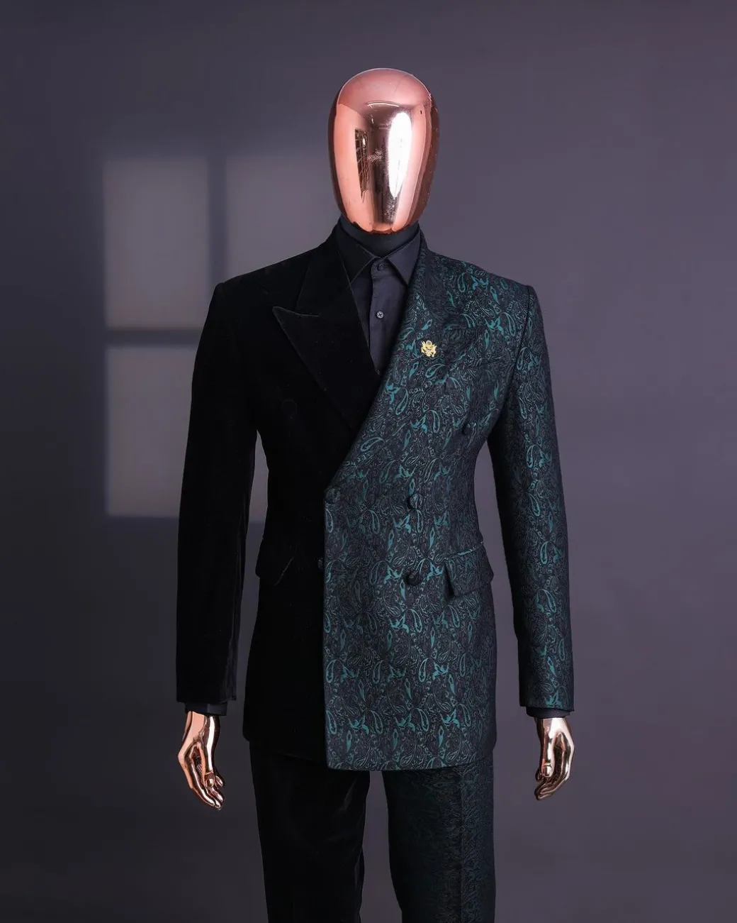 An Emerald green & black “rival” 1/4 cut ocean element peak lapel double breasted jacquard suit