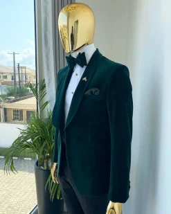 An Emerald Green Shawl Lapel Velvet Tuxedo Suit