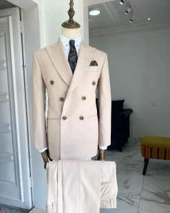 An Irish Cream double breasted peak lapel suit