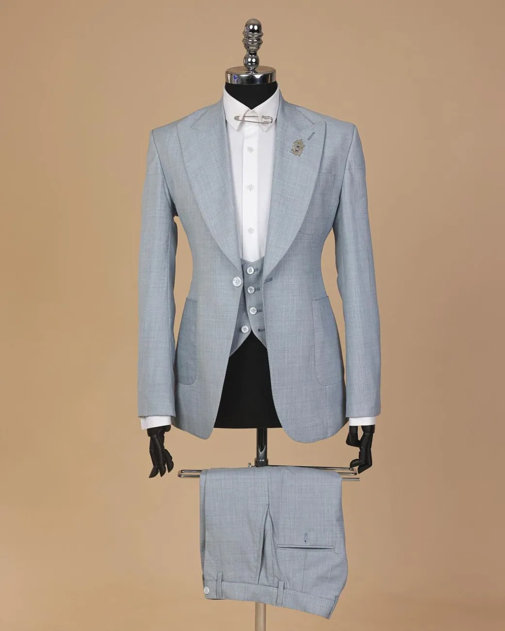 An Irish Maya blue, knitted peak lapel, patch pocket suit