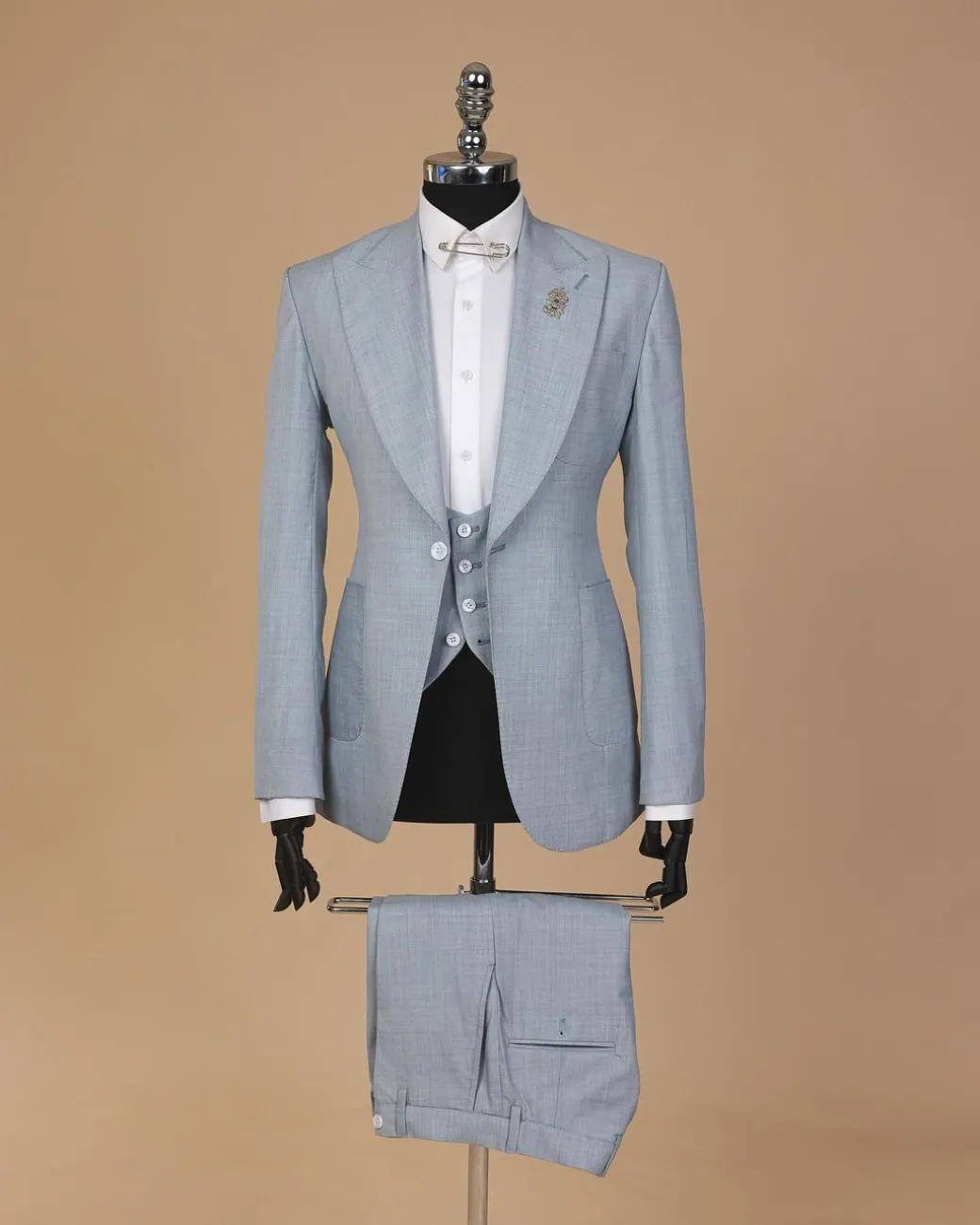 An Irish Maya blue, knitted peak lapel, patch pocket suit