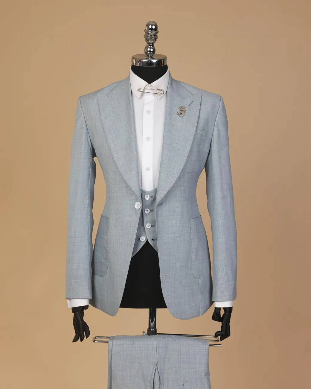 An Irish Maya blue, knitted peak lapel, patch pocket suit