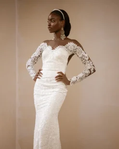 An Ivory Embellished Lace wedding/Bridal Gown